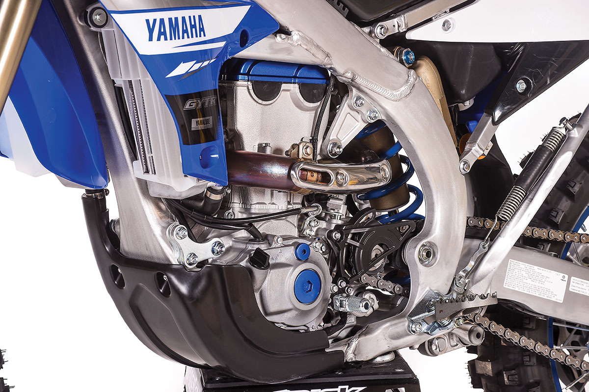 Nova Yamaha YZ450F 2010 com motor invertido!